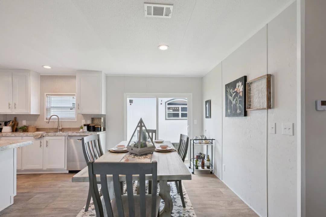 Valuhomes 28724p kitchen home features