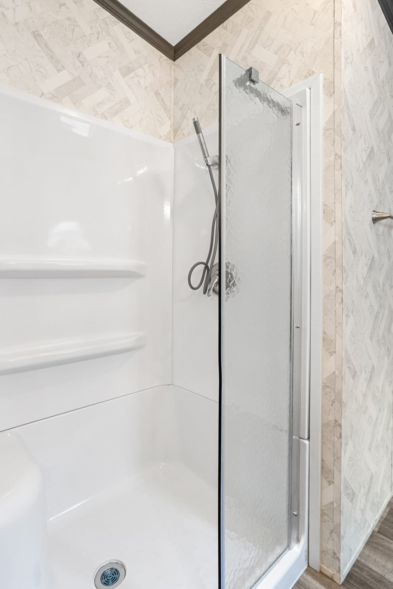 Classic c-3252-32d bathroom home features