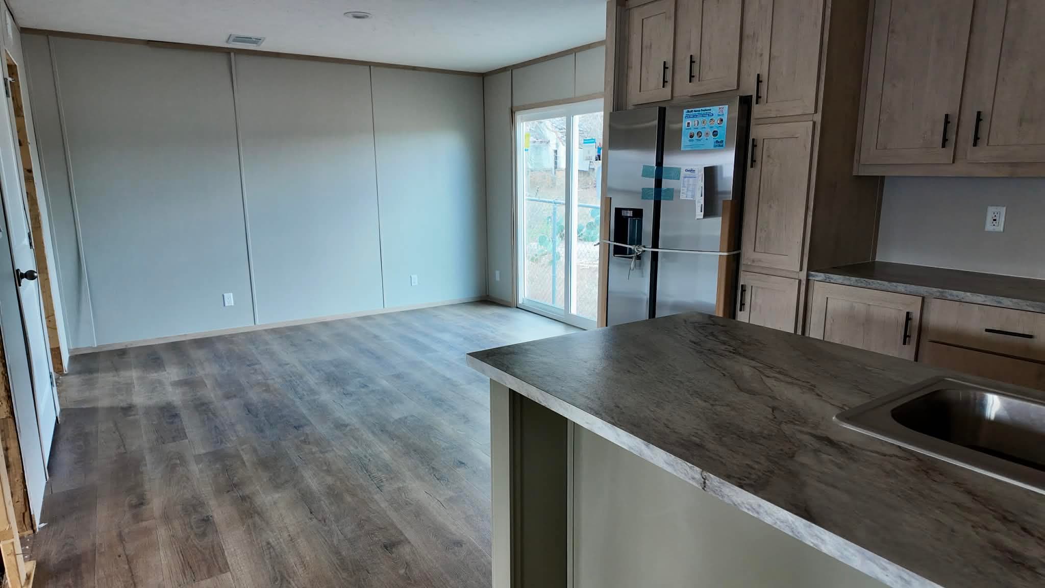 The lainey (hot deal) kitchen home features