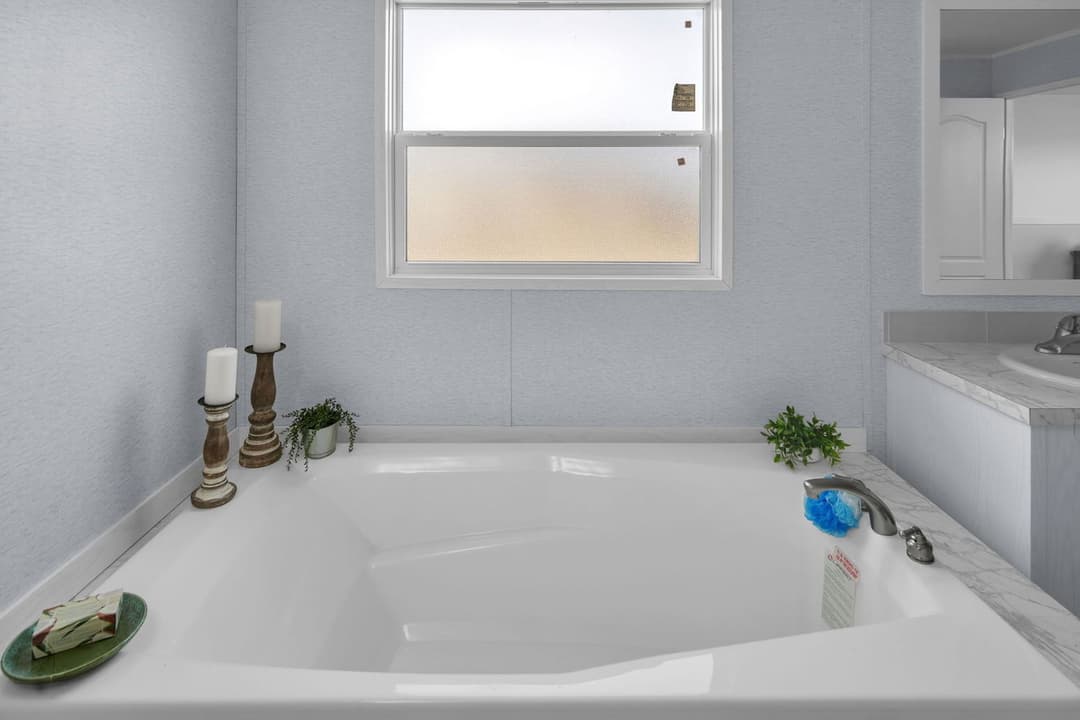 Valu maxx premier 32643e interior and bathroom home features