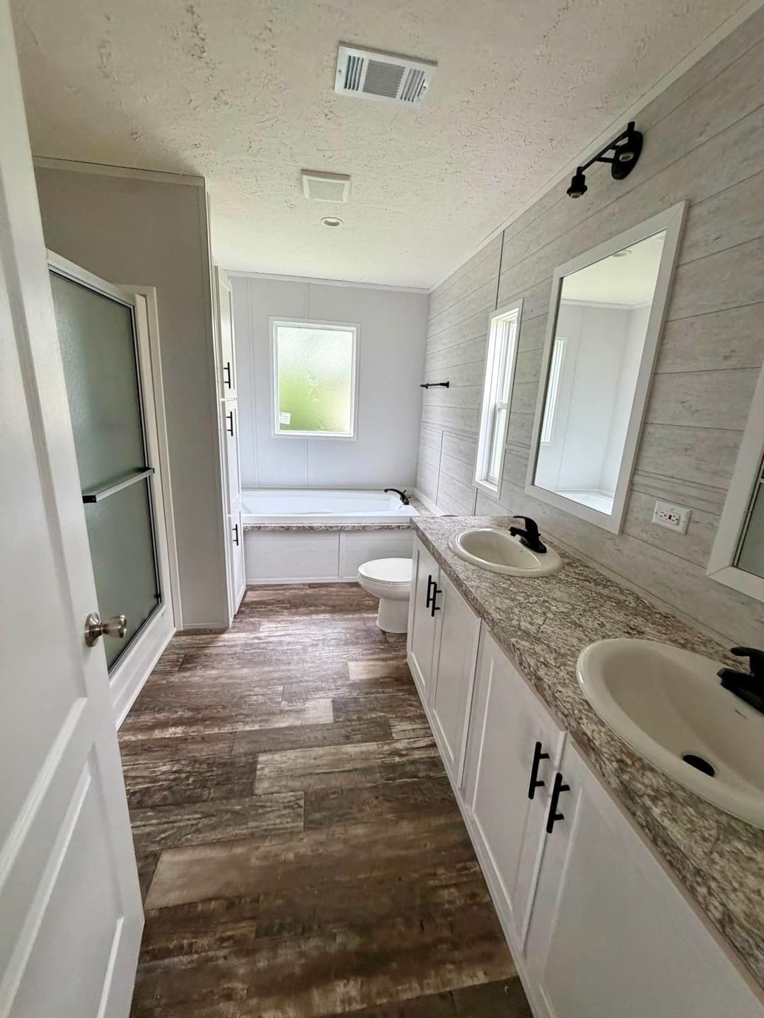 The belle (hot deal) bathroom home features