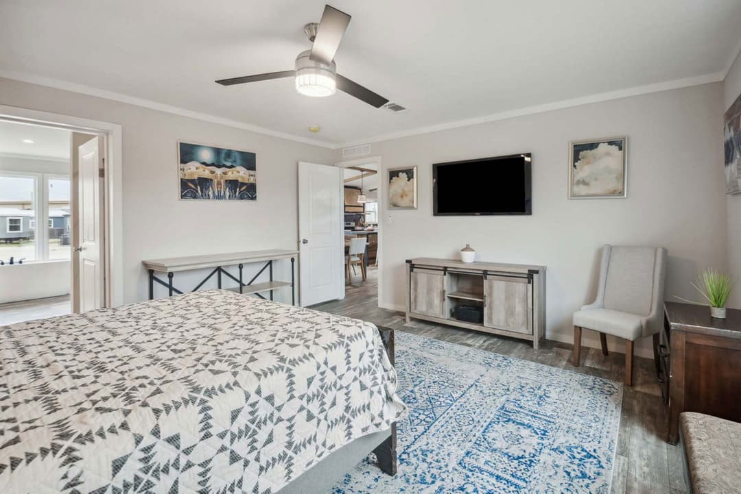 The desire bedroom home features