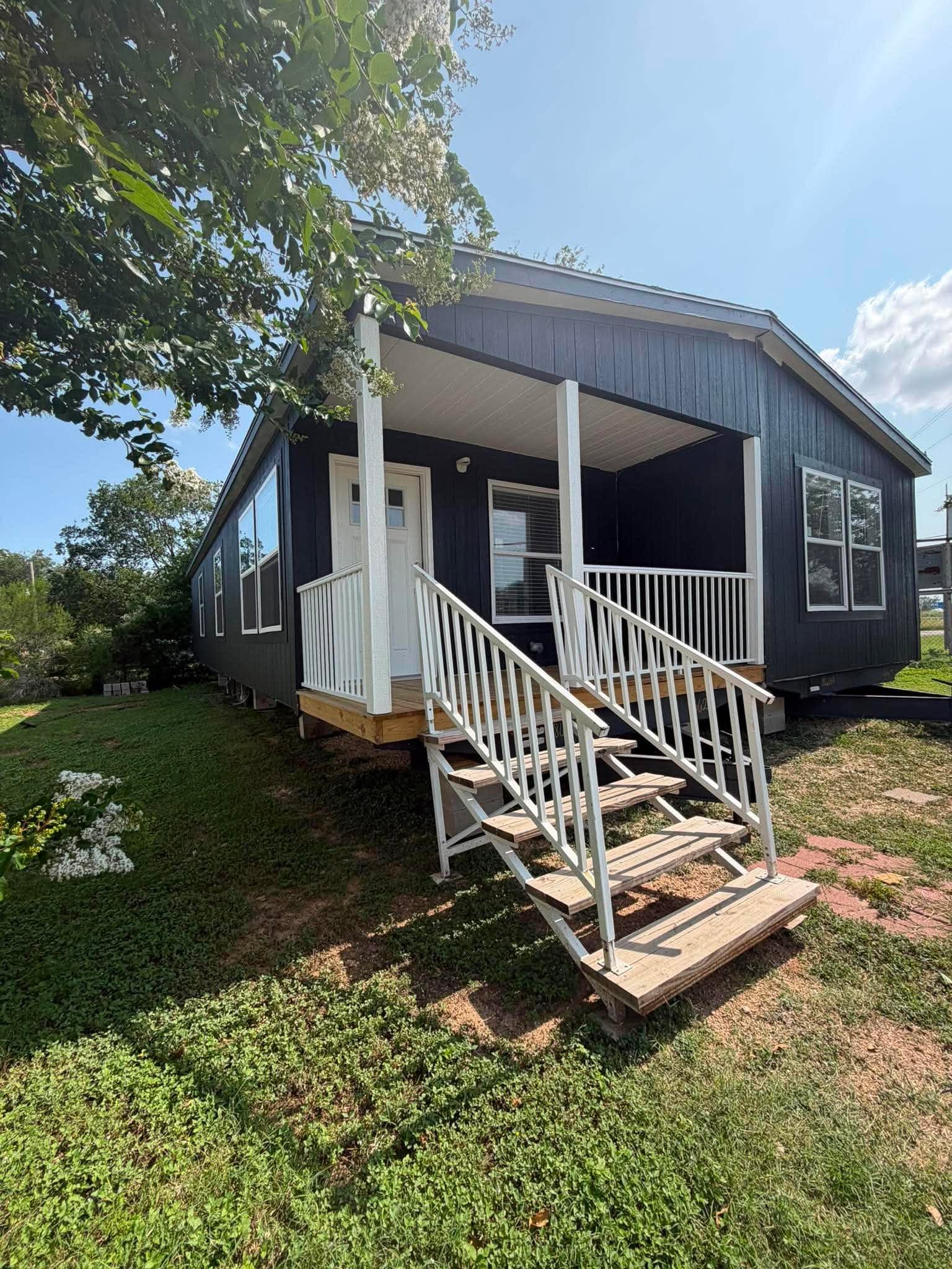 The verde ranch hero home features