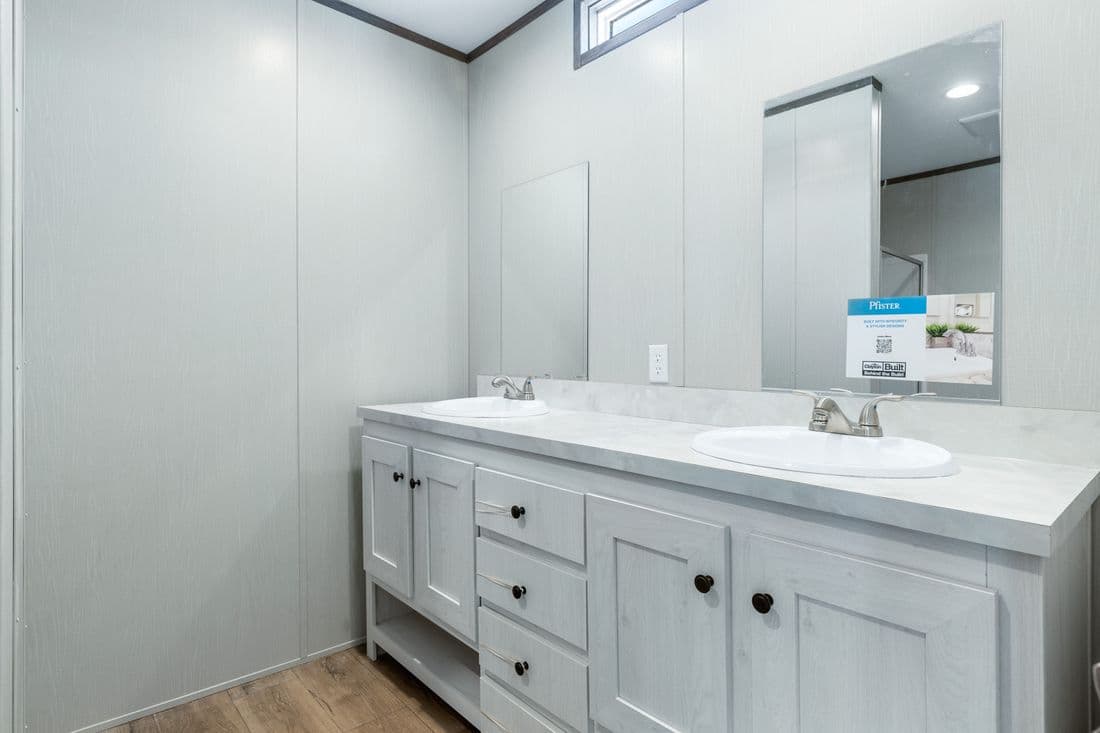 Select 16602s bathroom home features
