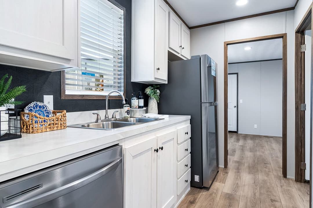 Select 16723a kitchen home features