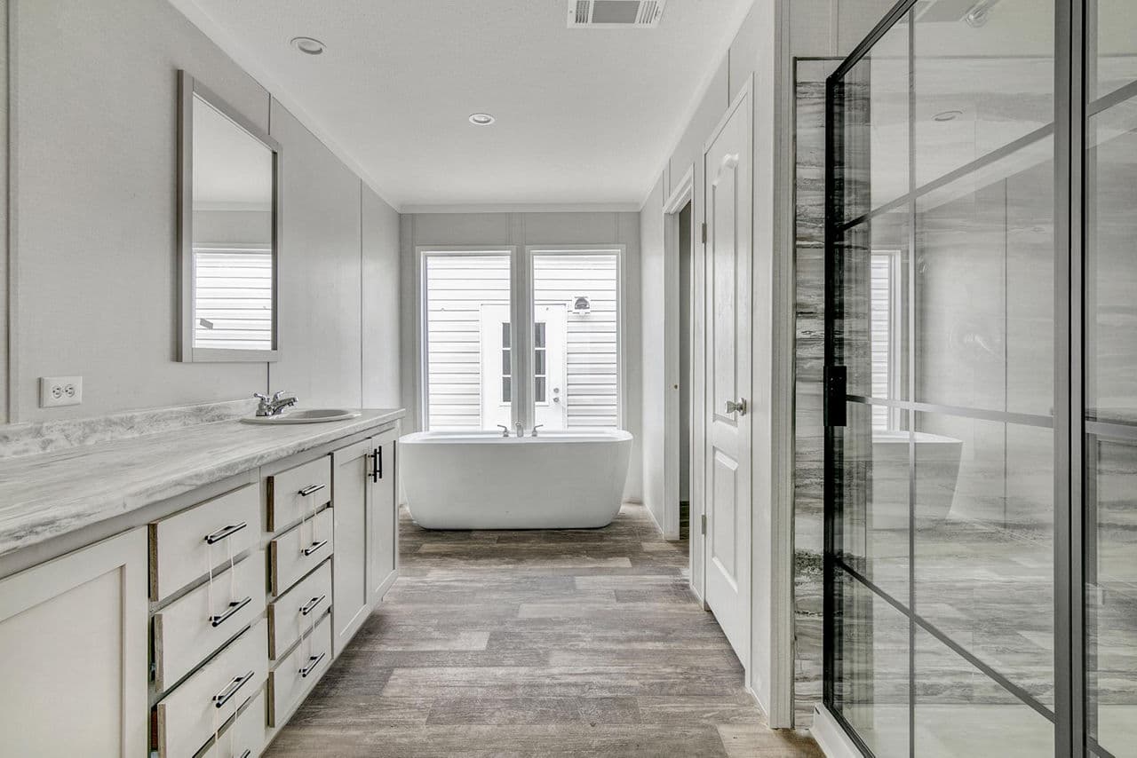 The cajun bathroom home features