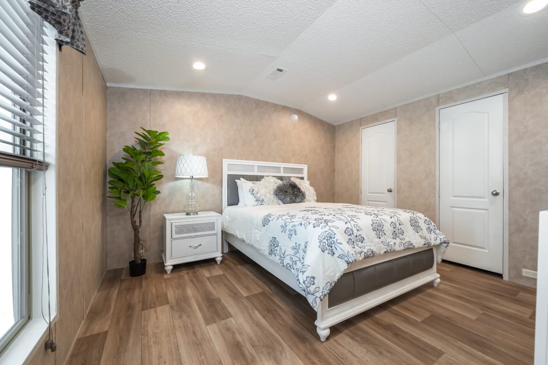 Classic c-1660-21fka bedroom home features
