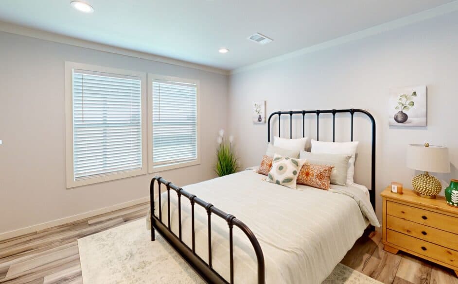 Emerald r48f bedroom home features