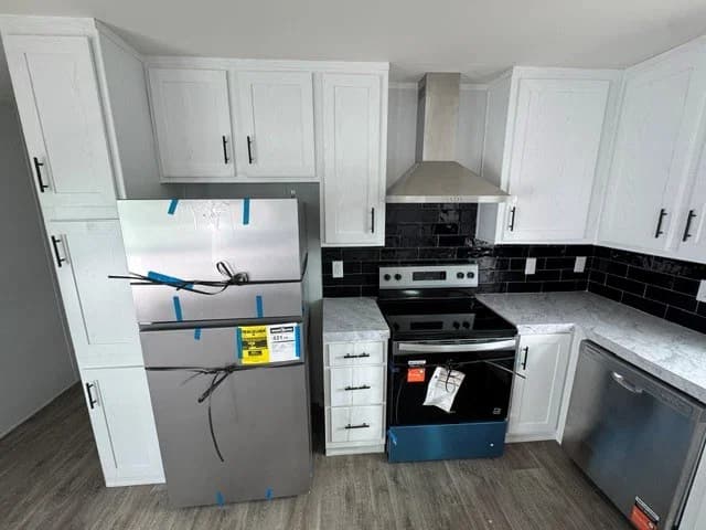 Landmark 16763b kitchen home features
