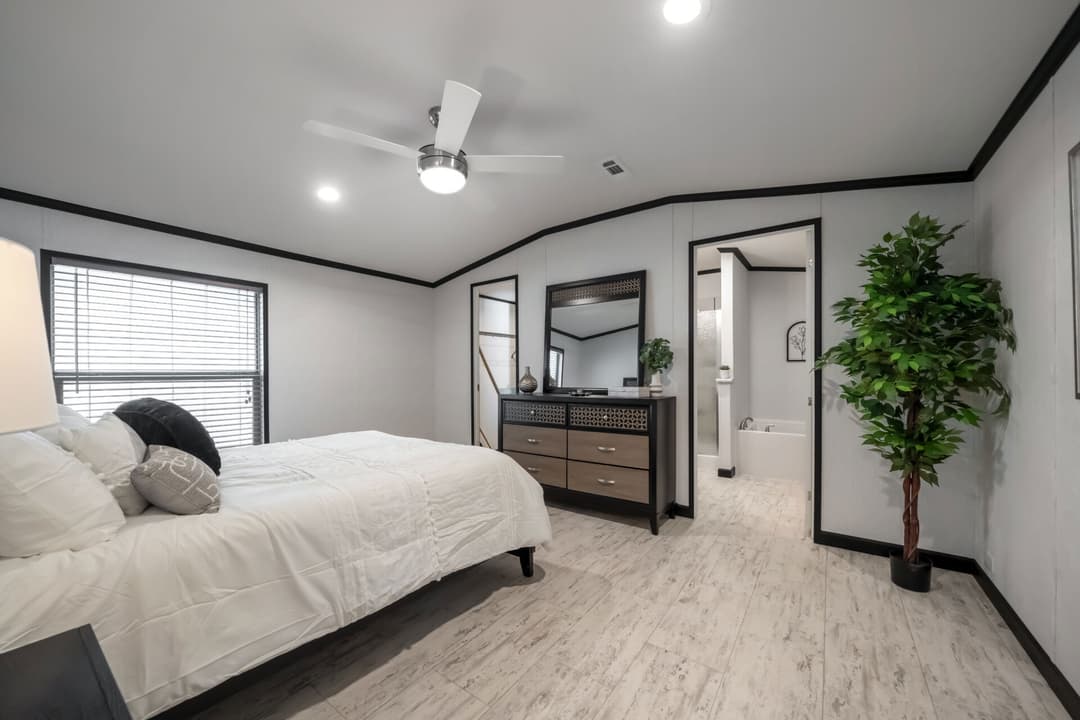 Classic c-1680-32m bedroom home features