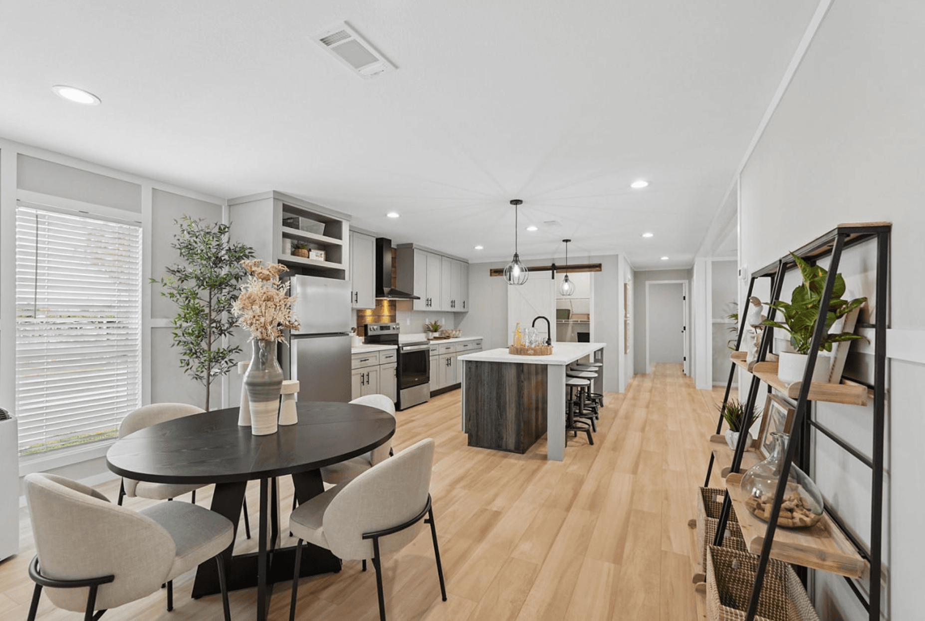 The fort worth  home features