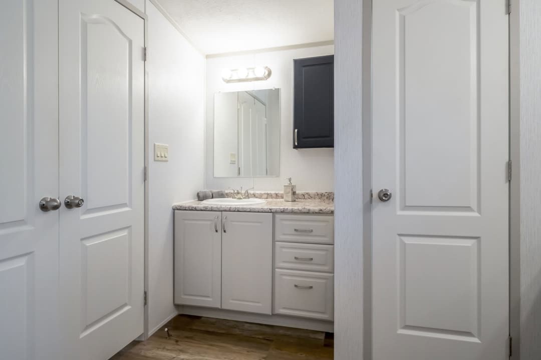 Heritage h-1880-32e bathroom home features