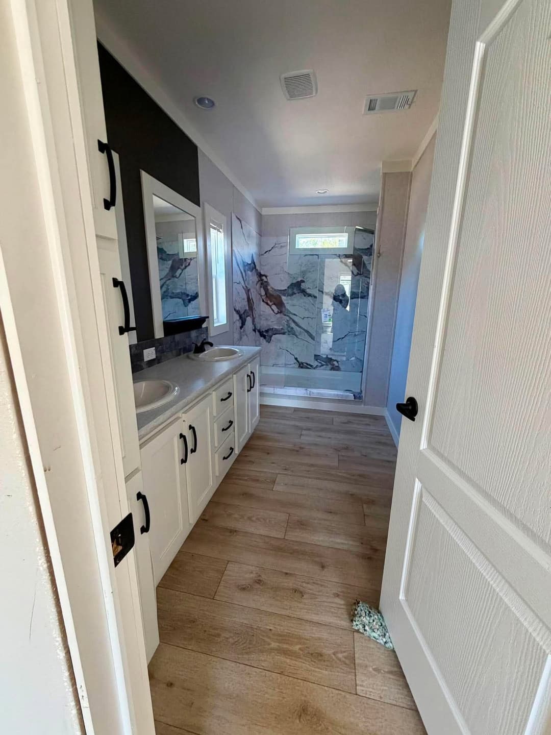 The ranchero  bathroom home features