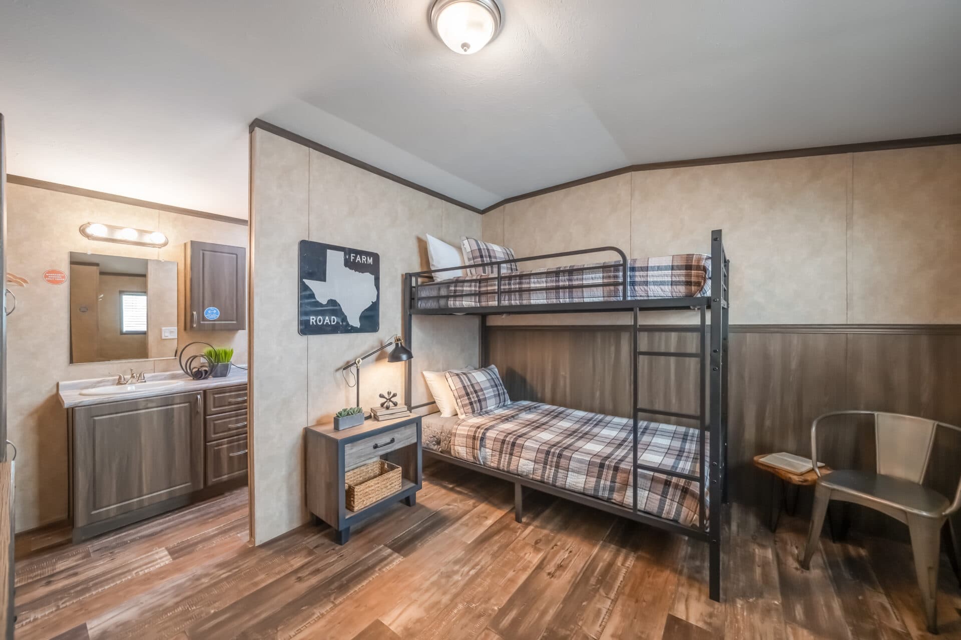 Workforce o-16×76-66aof bedroom home features