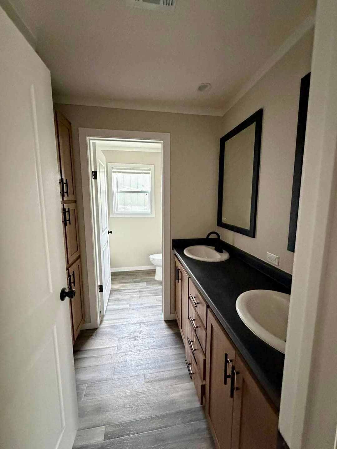 The sendero  bathroom home features