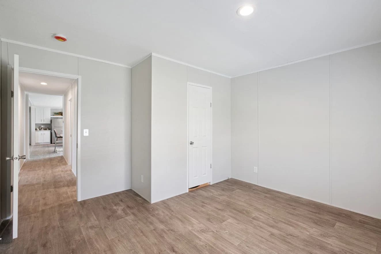 Valuhomes 28724p bedroom home features