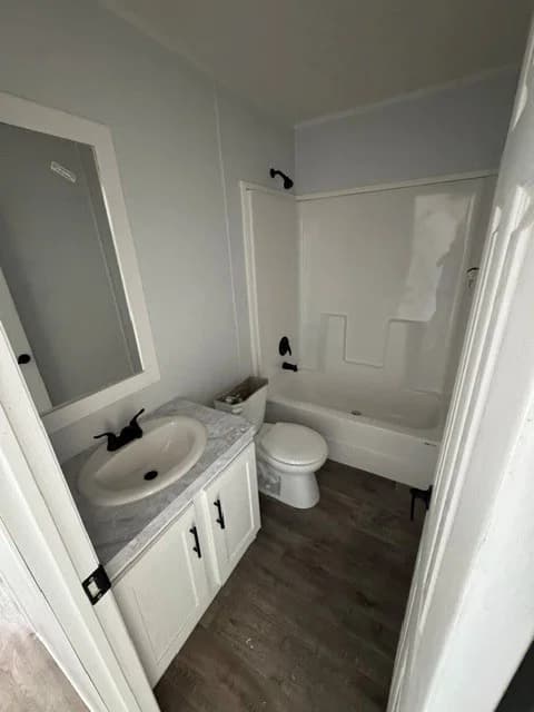 Landmark 16763b bathroom home features