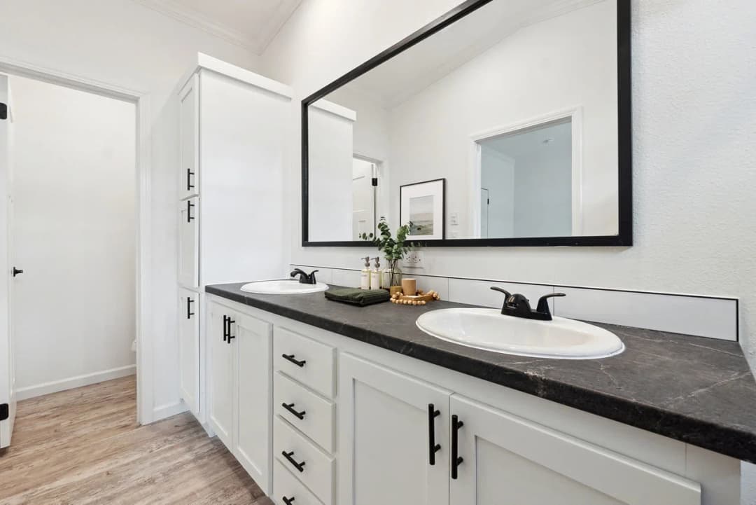 Innovation in1868h22177 bathroom home features