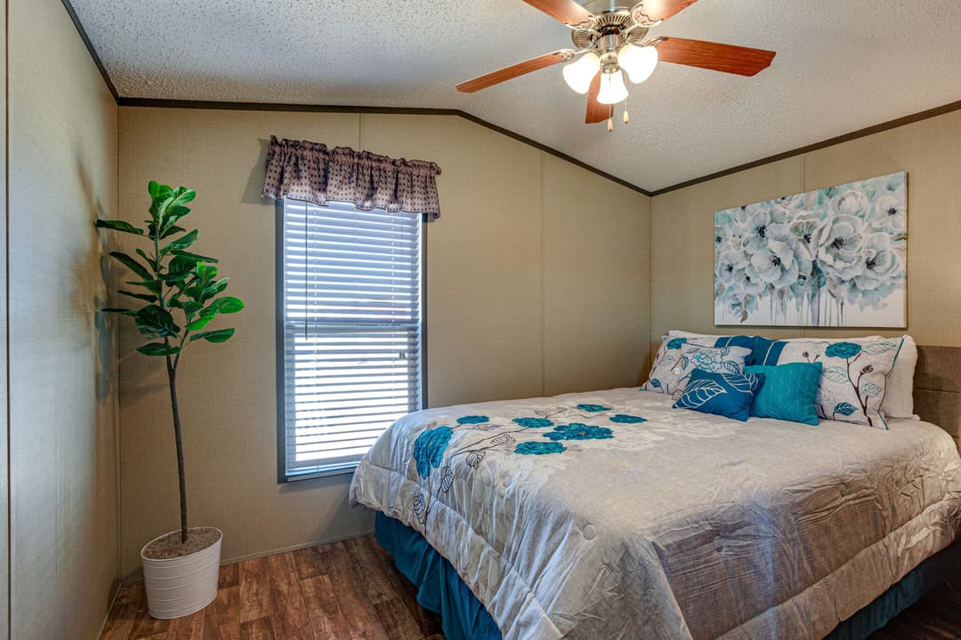 Select s-1256-21a bedroom home features