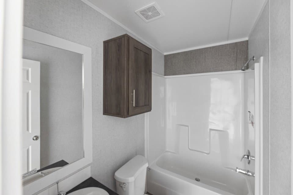 Pinnacle 16763p bathroom home features