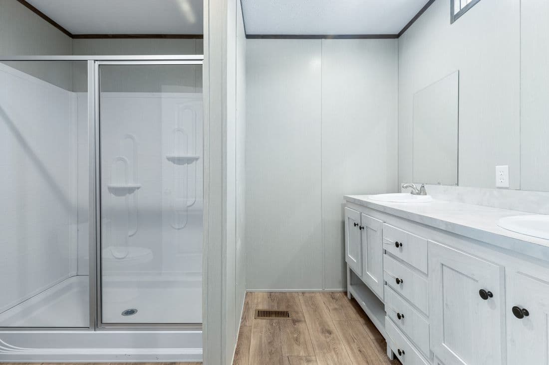 Select 16602s bathroom home features