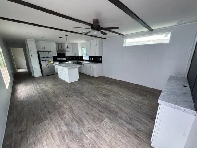 Landmark 16763b interior home features
