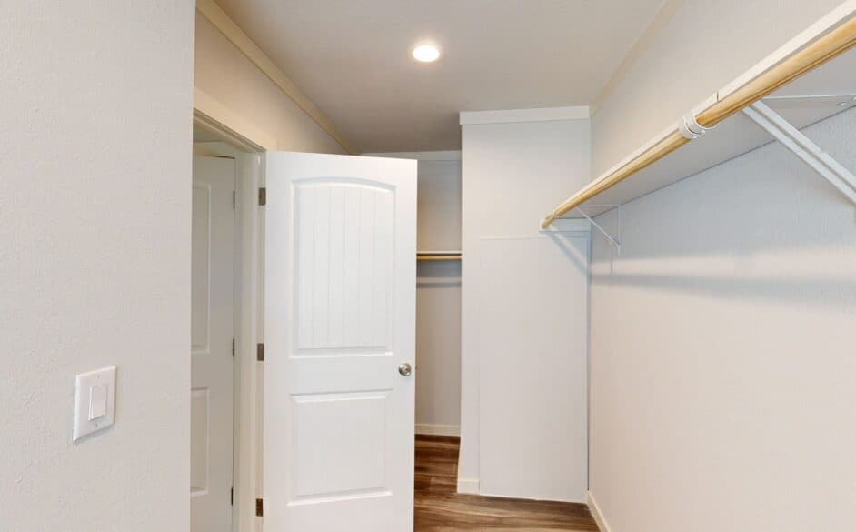 Nordic 6364 bedroom home features