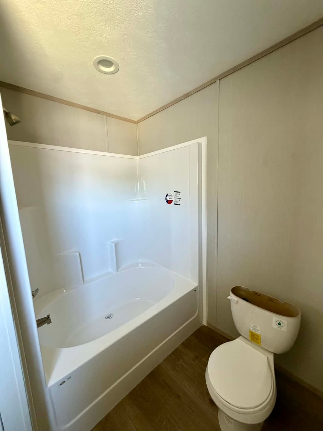 The deputy bathroom home features