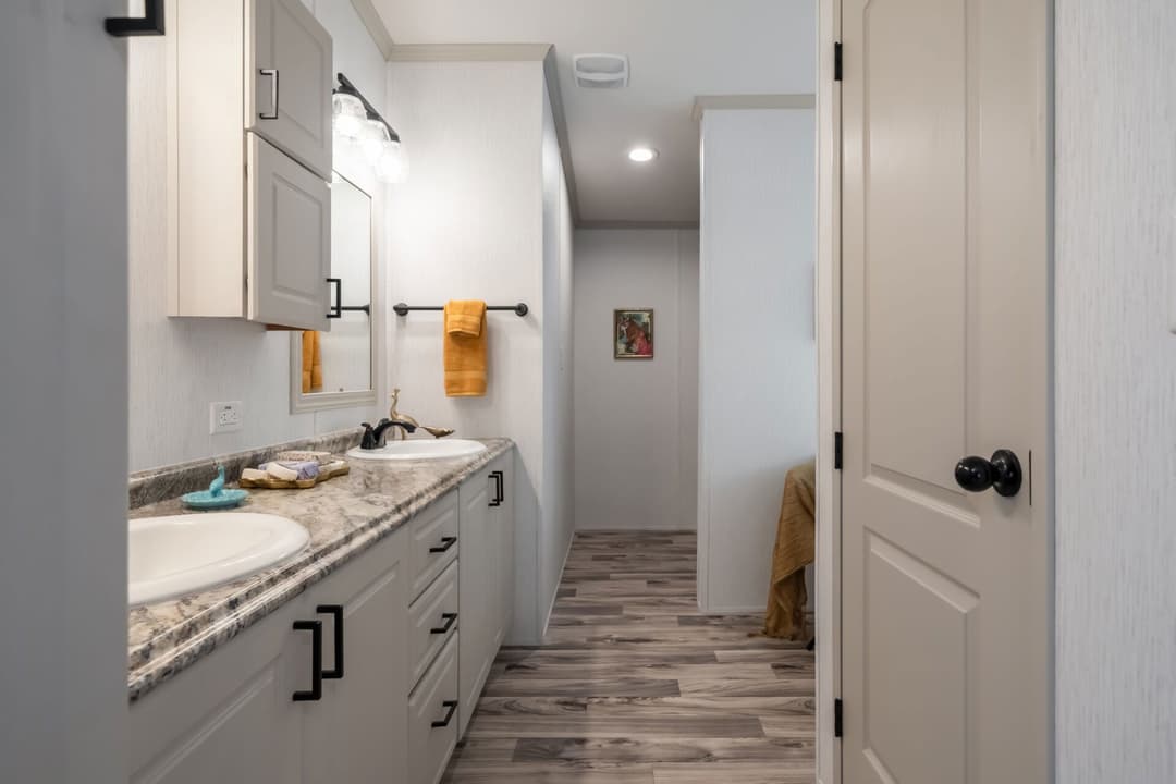 Doublewide h-32×56-42a bathroom home features