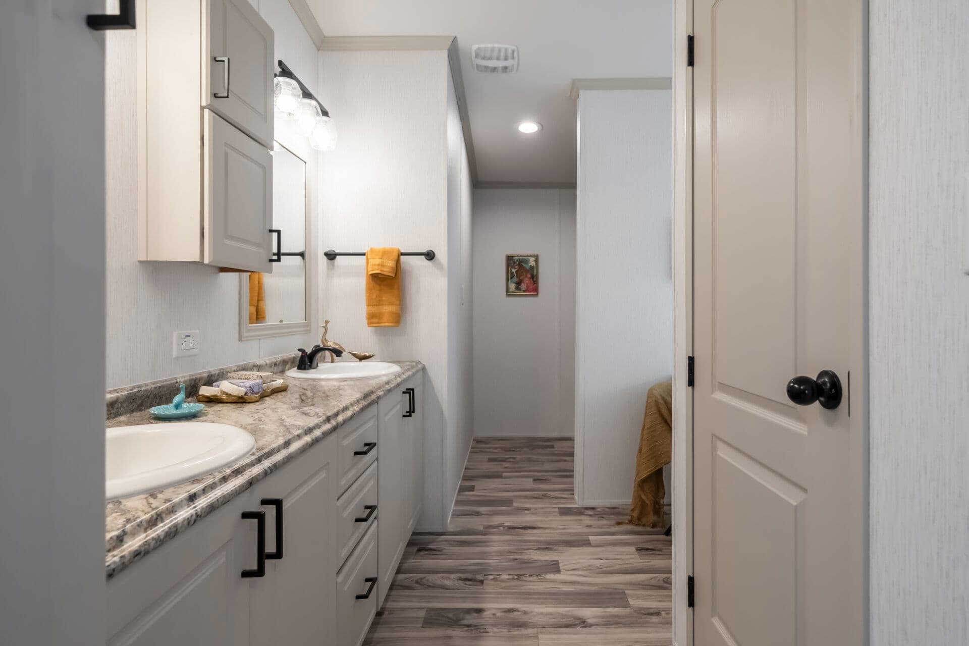 Doublewide h-32×56-42a bathroom home features