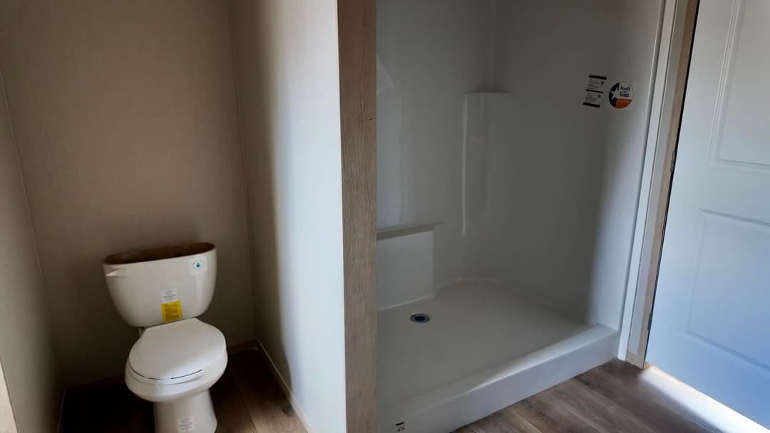 The lainey (hot deal) bathroom home features