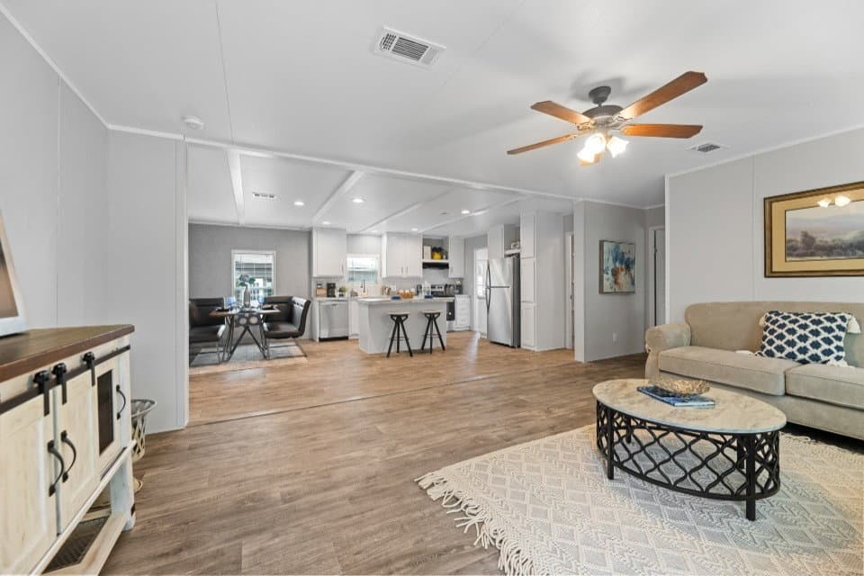 Pinnacle 32523p interior home features