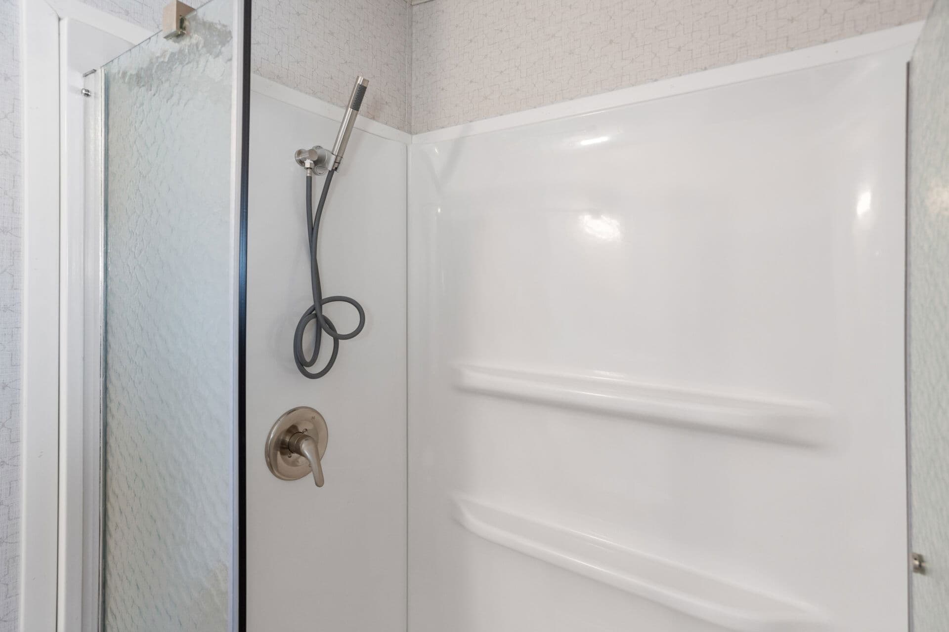 Heritage h-3272-43a bathroom home features