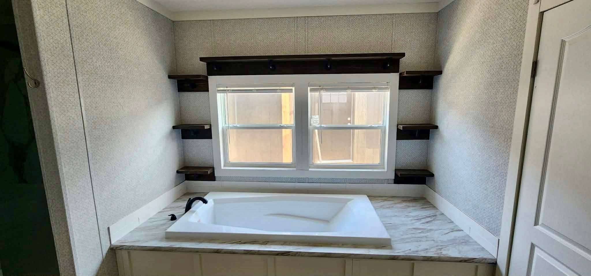 The shyanne  home features