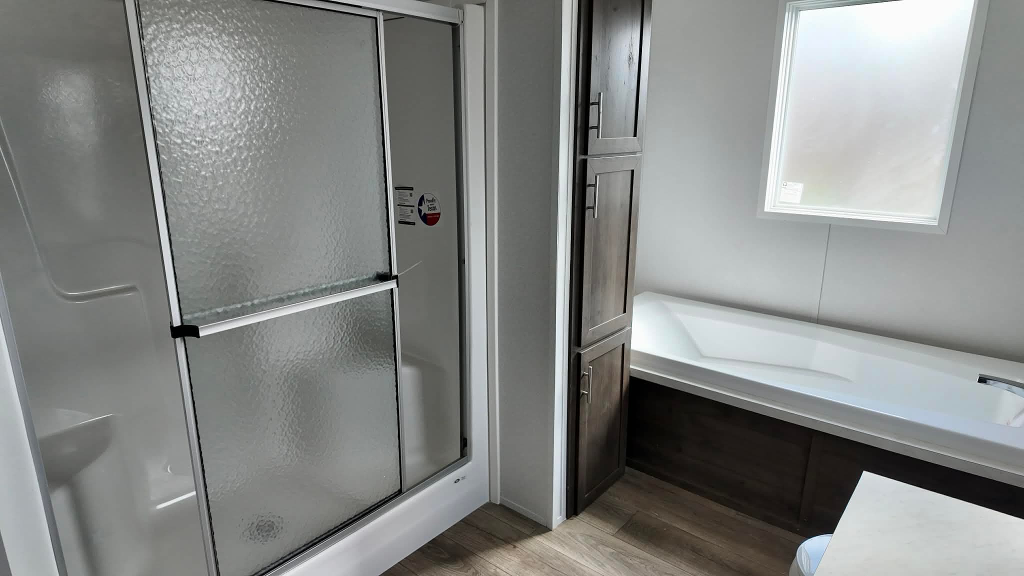 The shamrock (hot deal)  home features