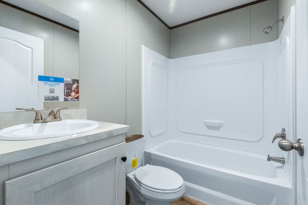 Select 16602s bathroom home features