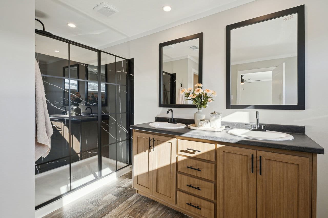 Creole bathroom home features