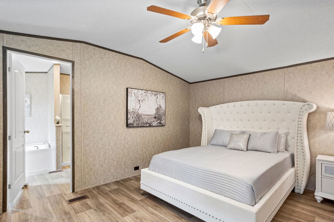 Classic c-1680-32d bedroom home features