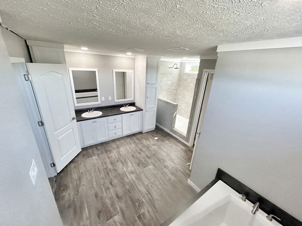 The big josh bathroom home features