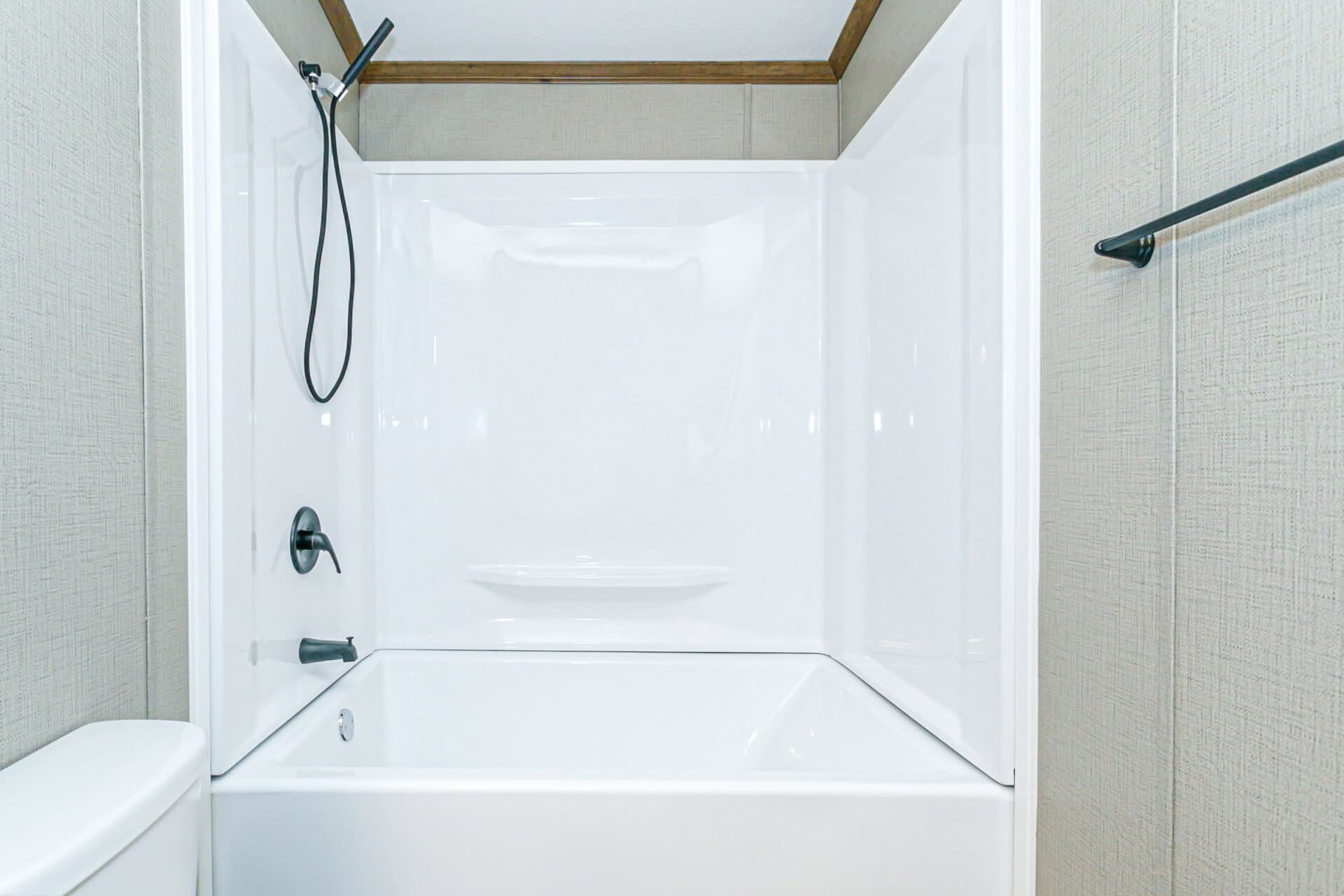 Doublewide h-3672-43a bathroom home features