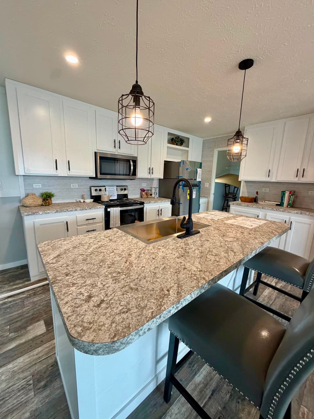 The belle (hot deal) kitchen home features