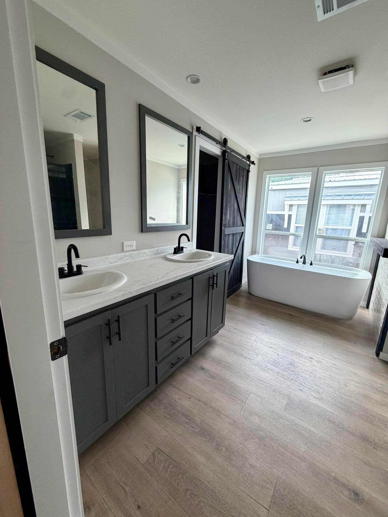 The pelican (hot deal)   home features