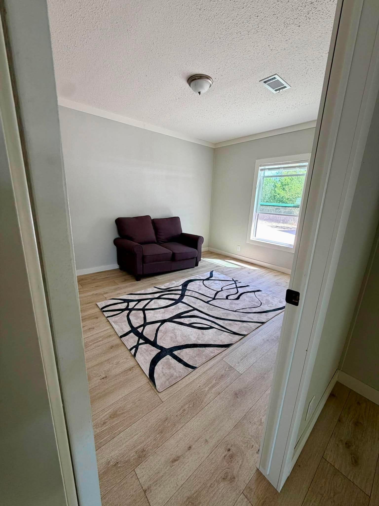The ranchero   home features