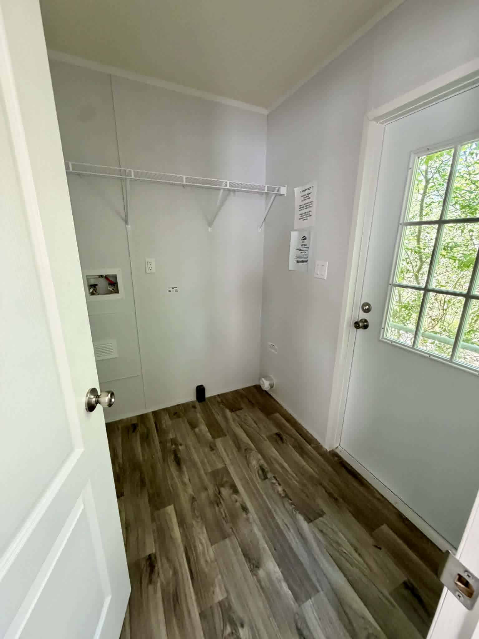 The comal interior home features