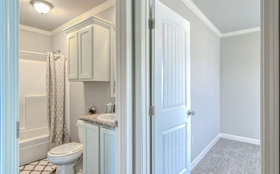 Magnolia 6360 bathroom home features