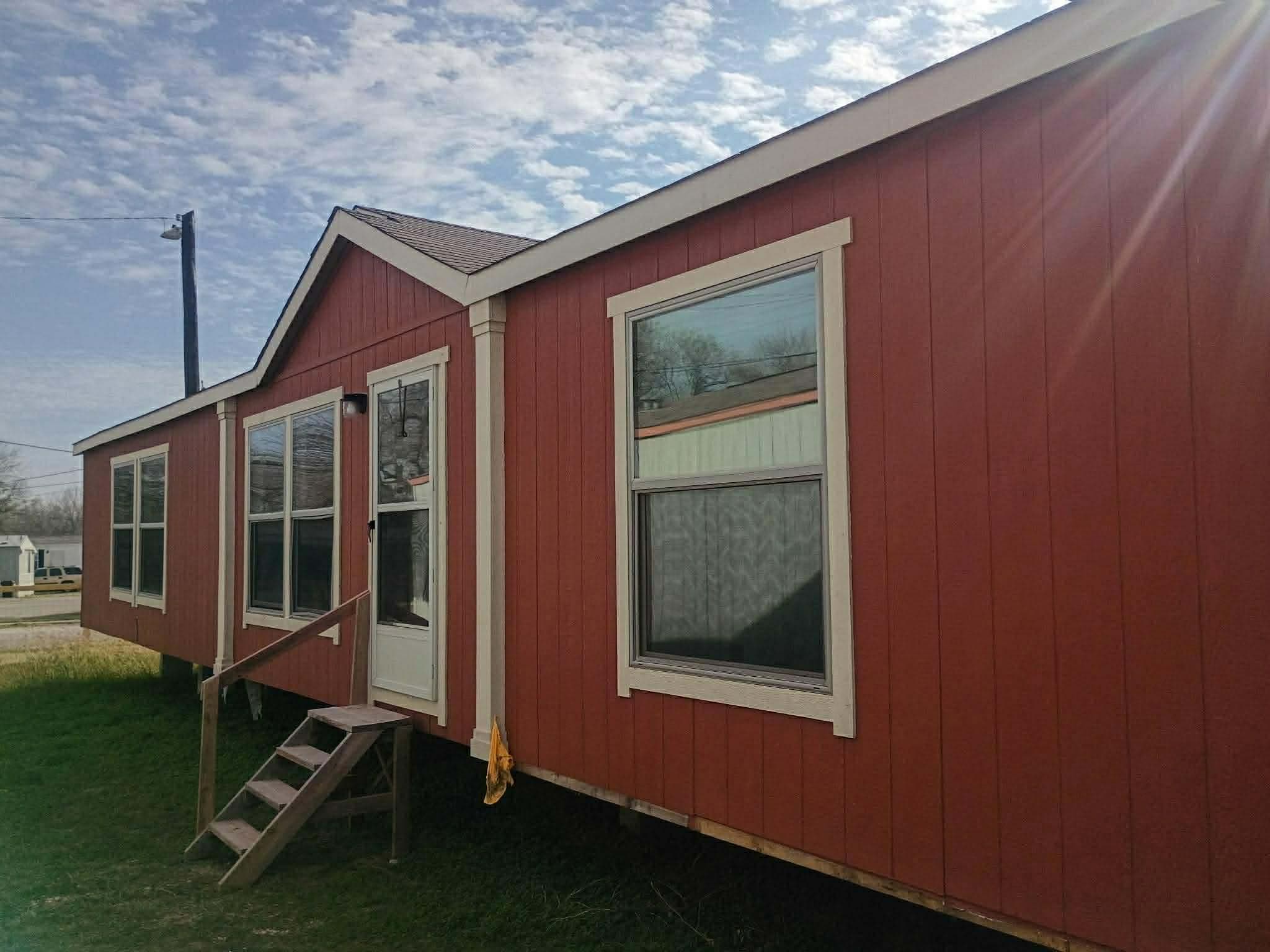 The utah refurbished 4 bedroom (hot deal)  home features