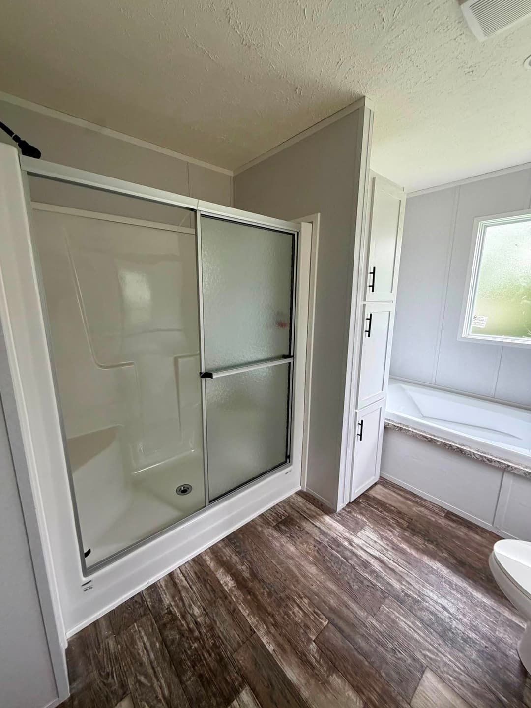 The belle (hot deal) bathroom home features