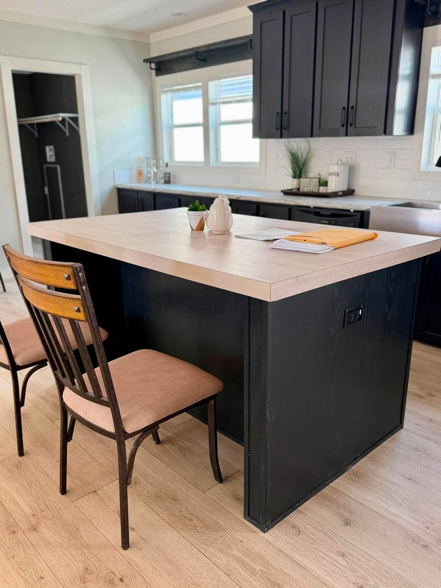 The ranchero  kitchen home features