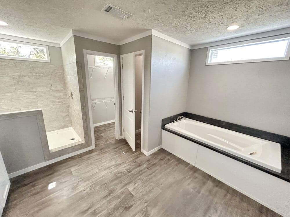 The big josh bathroom home features