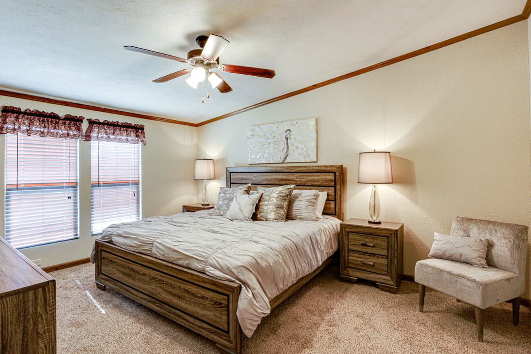 Heritage h-3264-32c bedroom home features